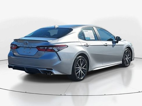 Used 2024 Toyota Camry SE image 5