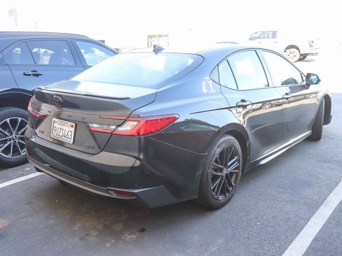 Used 2025 Toyota Camry SE w/ Convenience Package image 9