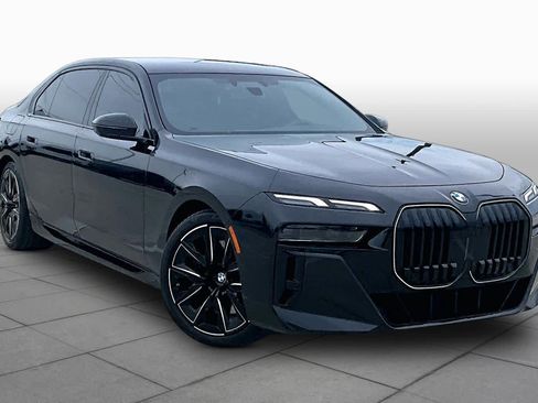 Used 2026 BMW 760i xDrive AWD/4WD image 2