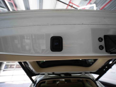 Used 2018 Toyota Highlander XLE AWD/4WD image 29