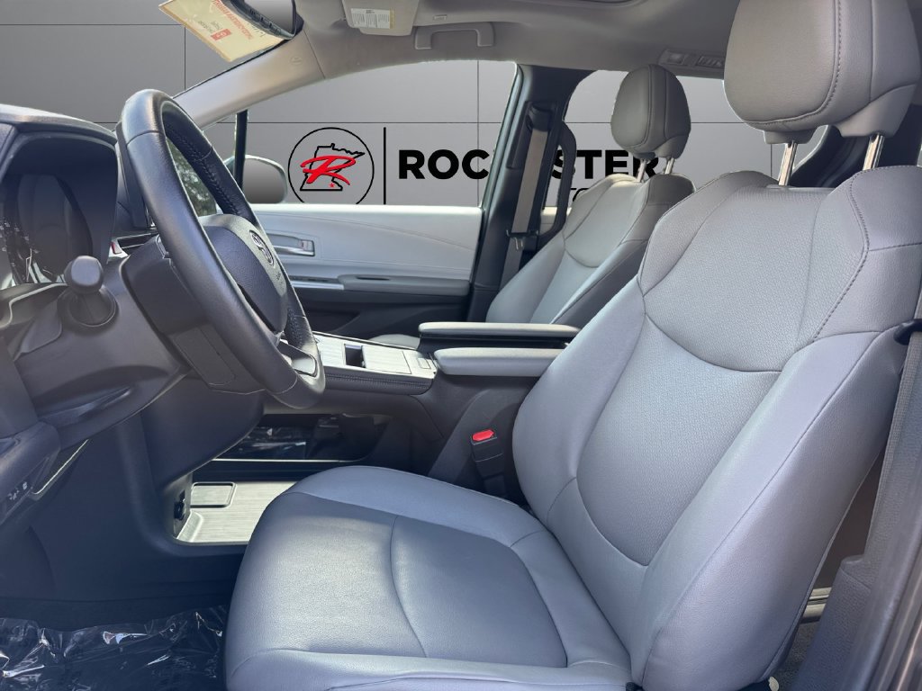 Certified 2025 Toyota Sienna XLE AWD/4WD image 10