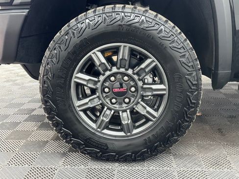 Used 2025 GMC Sierra 1500 AT4X image 18