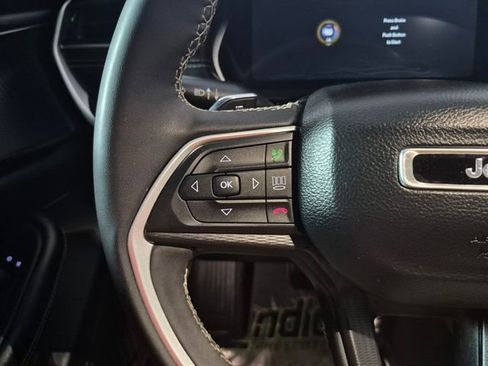 Used 2023 Jeep Grand Cherokee Altitude AWD/4WD image 19