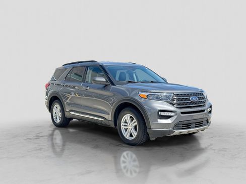 Used 2022 Ford Explorer XLT w/ Equipment Group 202A AWD/4WD image 10