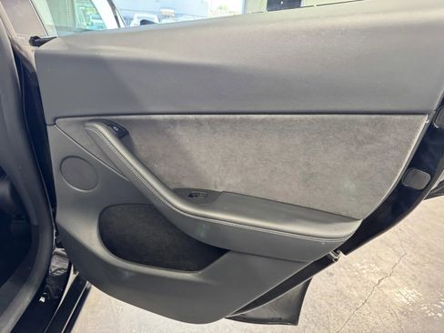 Used 2023 Tesla Model Y AWD image 9