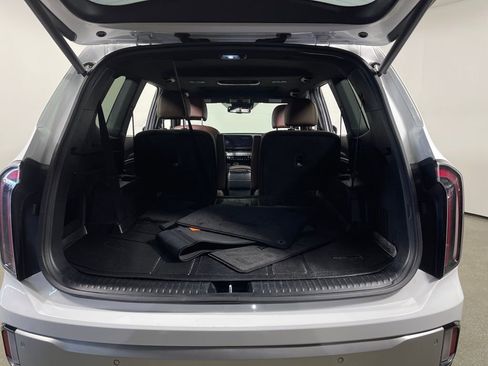 Used 2023 Kia Telluride EX w/ EX Captain's Chair Package image 11