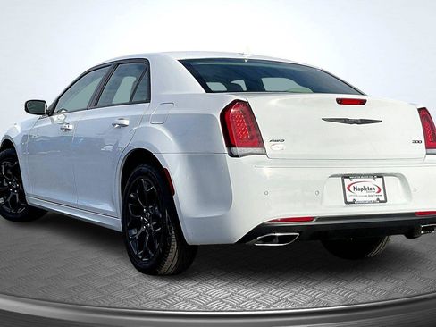 Used 2023 Chrysler 300 Touring L image 13