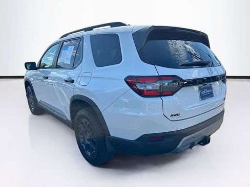 Certified 2023 Honda Pilot TrailSport image 5