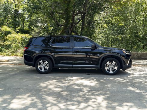 Used 2025 Honda Pilot EX-L image 10