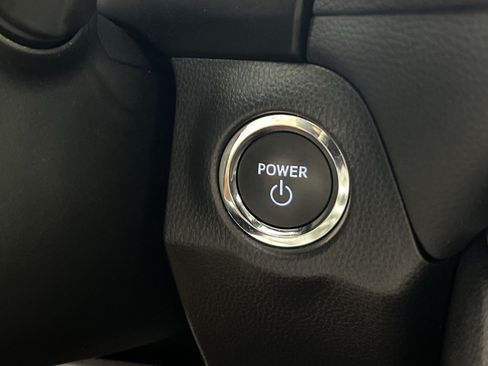 Used 2025 Toyota RAV4 XLE AWD/4WD image 33