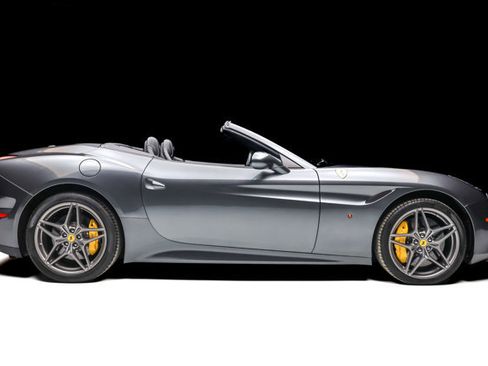 Used 2016 Ferrari California T image 27