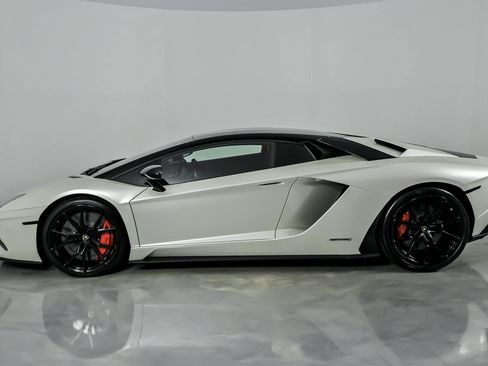 Used 2017 Lamborghini Aventador S image 8