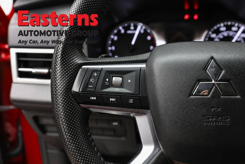 Used 2025 Mitsubishi Outlander SE AWD/4WD image 17