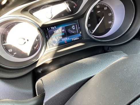 Used 2020 Buick Envision Essence AWD/4WD image 3