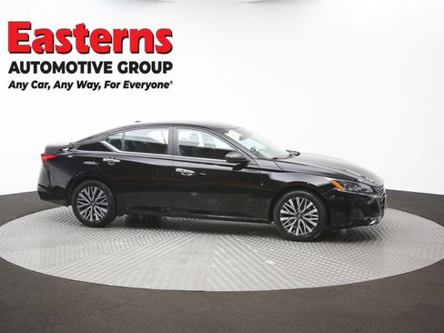Used 2025 Nissan Altima 2.5 SV FWD image 44