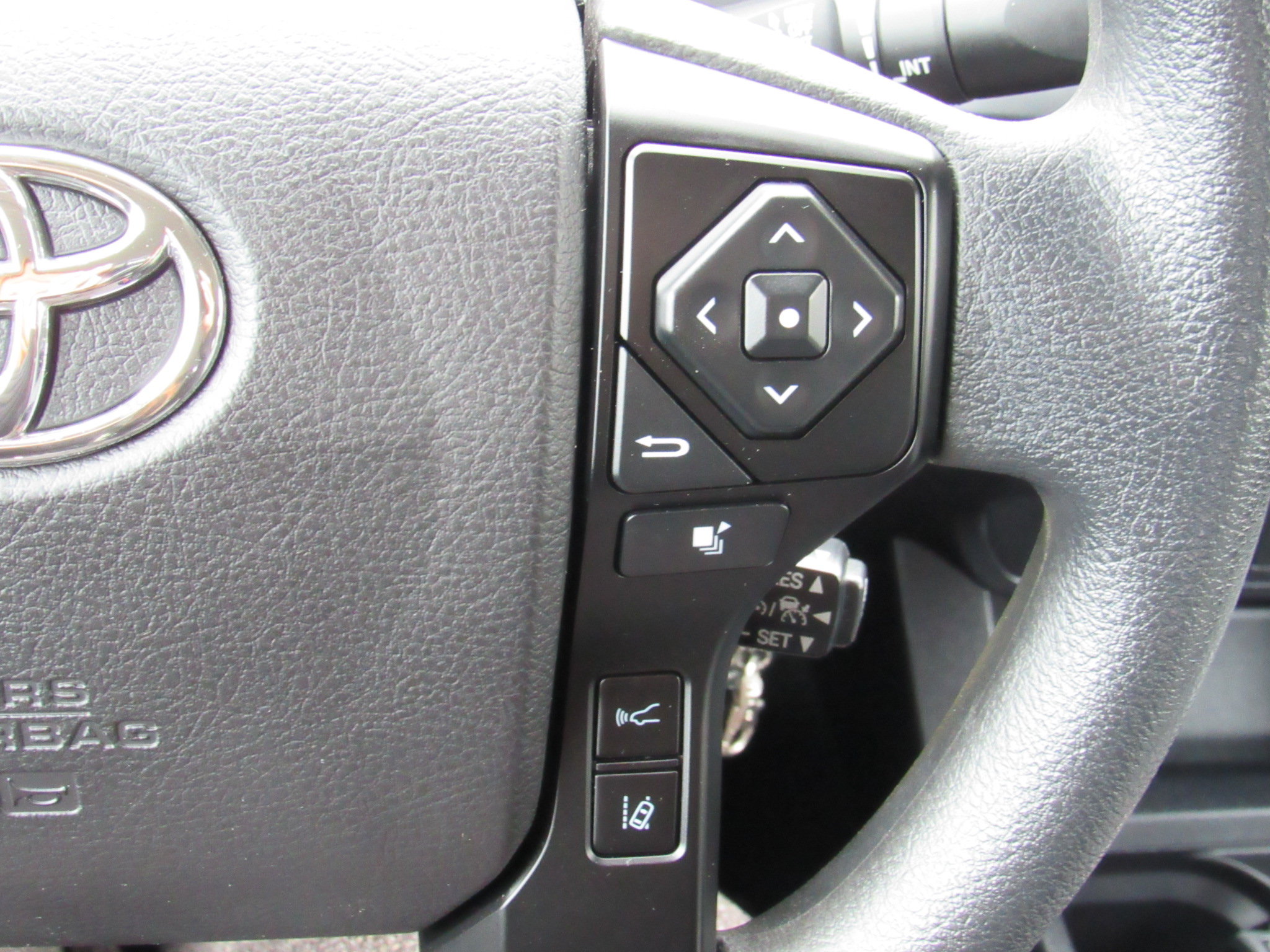 Used 2021 Toyota Tacoma SR AWD/4WD image 20