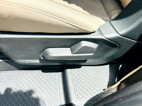 Used 2020 Ford Explorer XLT image 46