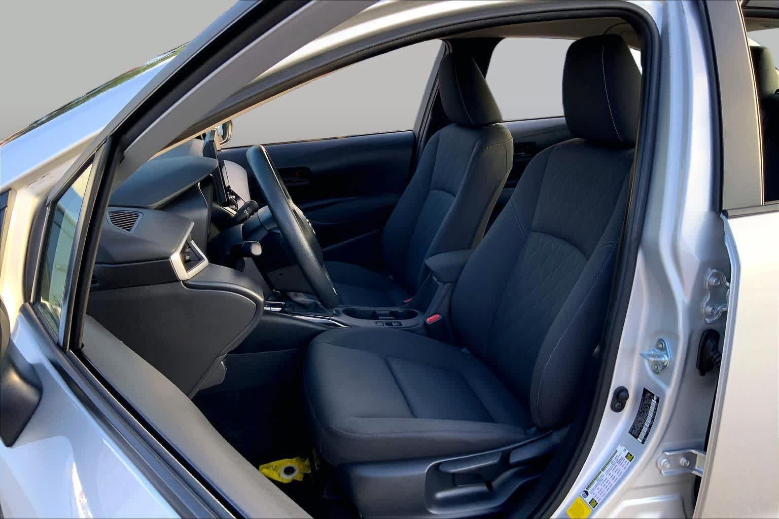 Used 2025 Toyota Corolla LE FWD image 8