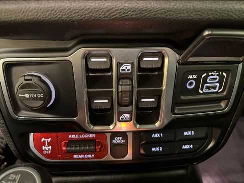 Used 2025 Jeep Gladiator Sport AWD/4WD image 27