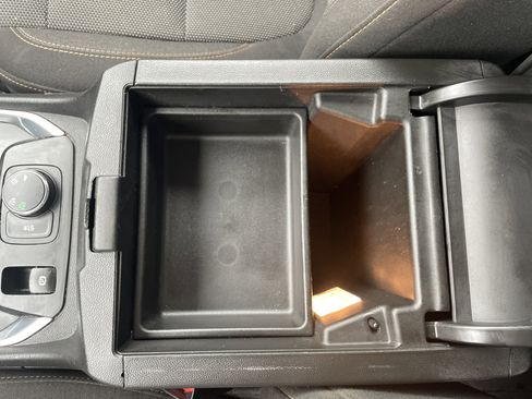 Used 2018 Chevrolet Traverse LT image 41