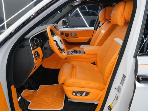 Used 2024 Rolls-Royce Cullinan AWD/4WD image 35