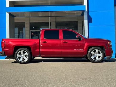 Used 2018 Chevrolet Silverado 1500 LT w/ All Star Edition image 4