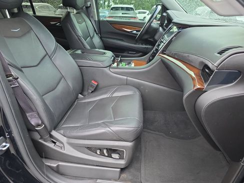 Used 2016 Cadillac Escalade ESV Luxury RWD image 40