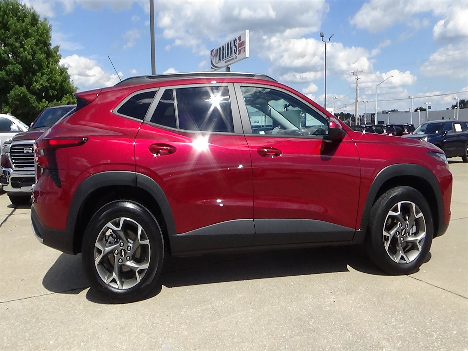 Used 2025 Chevrolet Trax LT w/ LT Convenience Package FWD image 5