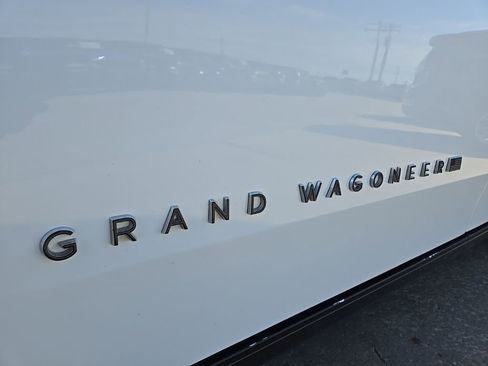 Used 2024 Jeep Grand Wagoneer L Series II w/ Quick Order Packagew 28T AWD/4WD image 19