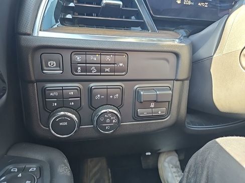 Used 2025 Chevrolet Suburban High Country w/ Sun And Tow Package AWD/4WD image 26
