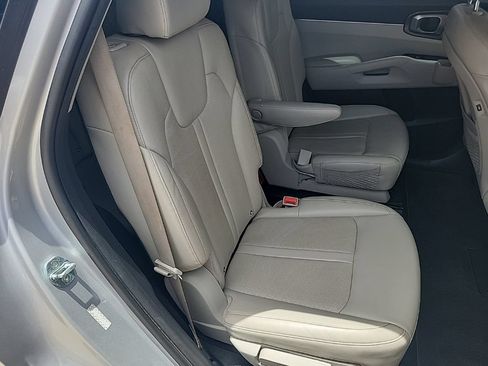 Used 2022 Kia Sorento S FWD image 43