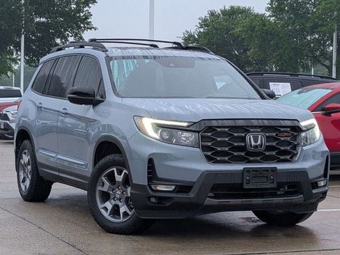 Used 2023 Honda Passport TrailSport image 2