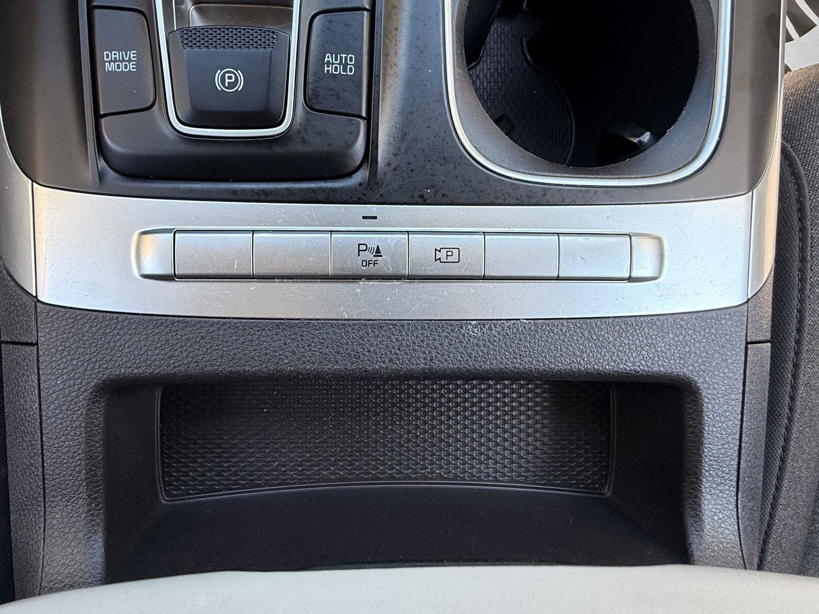 Used 2023 Kia Carnival LX FWD image 31
