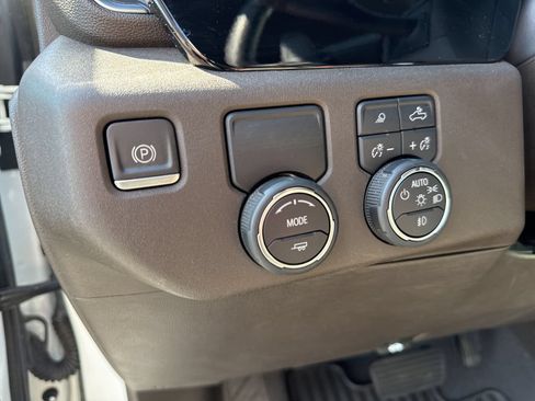 Used 2022 Chevrolet Silverado 1500 LTZ w/ LTZ Convenience Package II RWD image 23
