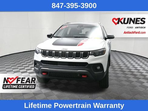 Used 2025 Jeep Compass Trailhawk AWD/4WD image 4