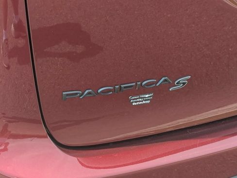 Used 2023 Chrysler Pacifica Touring-L w/ S Appearance Package AWD/4WD image 11
