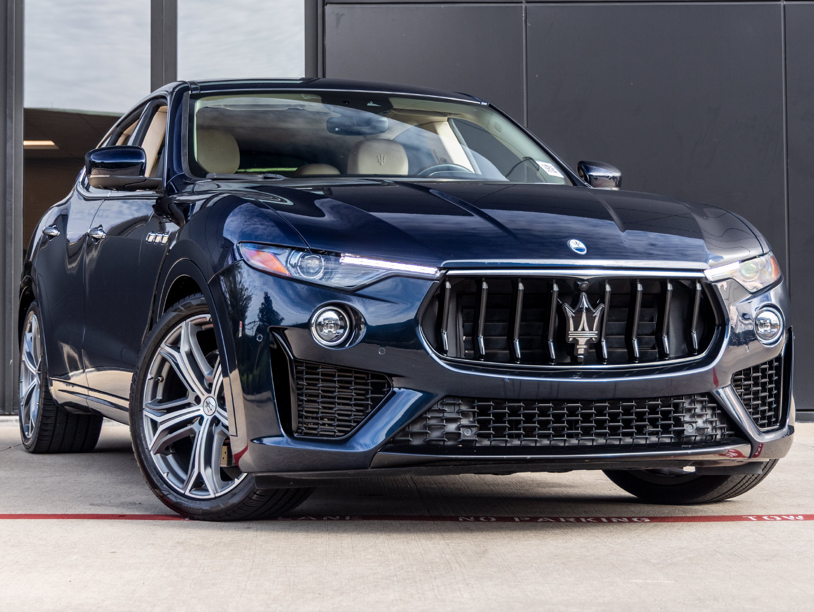 Used 2022 Maserati Levante Modena AWD/4WD image 2