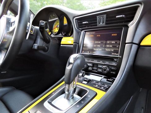 Used 2015 Porsche 911 Turbo S AWD/4WD image 35