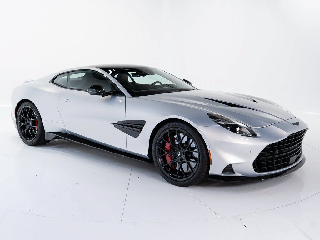 Used 2025 Aston Martin Vanquish RWD image 8