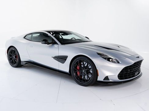 Used 2025 Aston Martin Vanquish RWD image 8