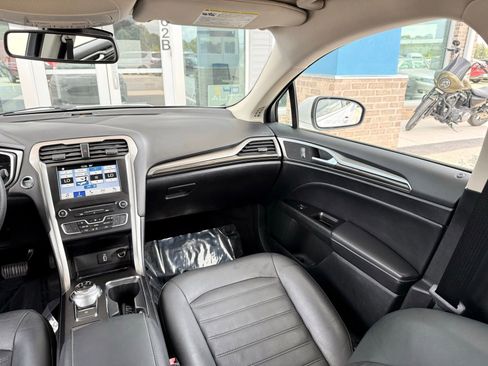 Used 2018 Ford Fusion SE w/ Equipment Group 602A FWD image 24