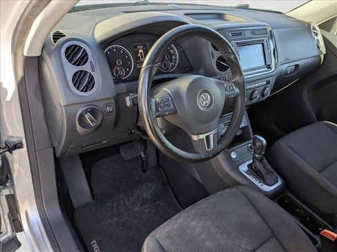 Used 2018 Volkswagen Tiguan Limited w/ Premium Package image 10
