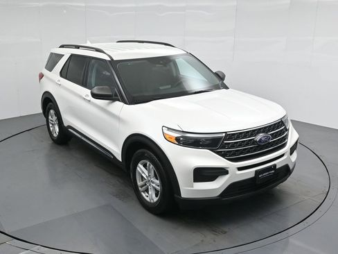 Certified 2024 Ford Explorer XLT RWD image 35