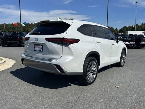 Used 2023 Toyota Highlander Platinum image 5