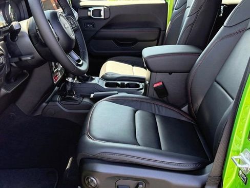 New 2025 Jeep Gladiator Rubicon image 13