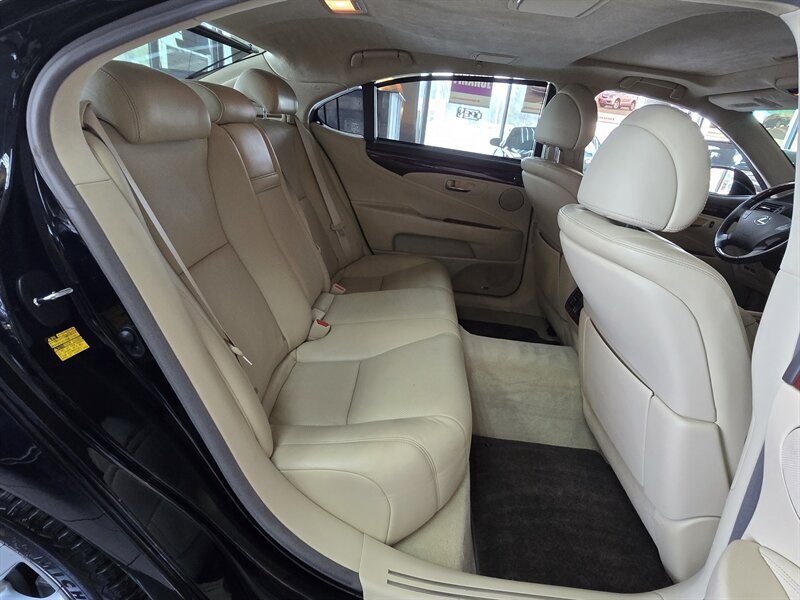 Used 2011 Lexus LS 460 L w/ Luxury Pkg AWD/4WD image 17