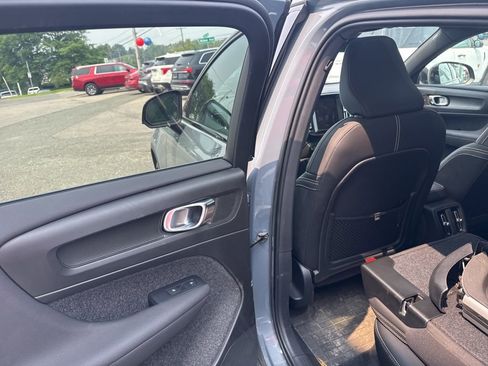 Used 2023 Volvo C40 P8 Recharge Ultimate image 18