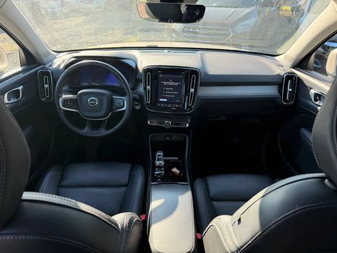 Used 2024 Volvo XC40 B5 Plus AWD/4WD image 28