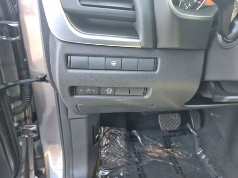 Used 2023 Nissan Rogue SV image 25