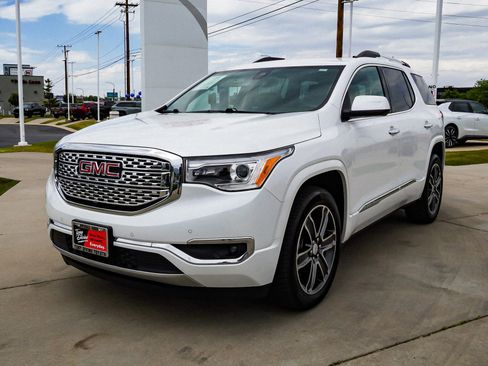 Used 2018 GMC Acadia Denali w/ Technology Package FWD image 4